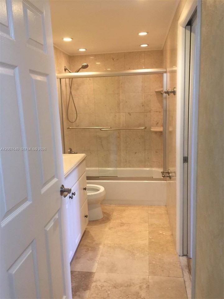 10825 Sw 112th Ave #307 - Photo 7 of 9