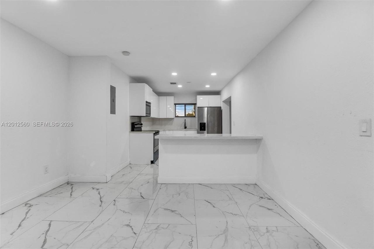 4530 Sw 25th St - Photo 2 of 45
