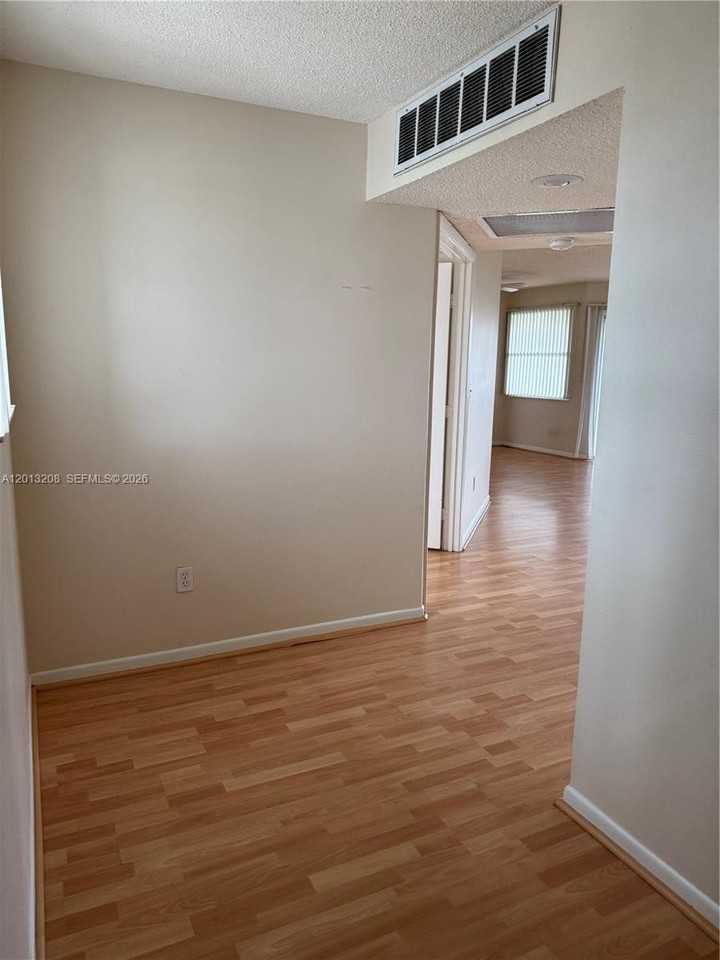 2260 Se 27th Dr #204E - Photo 4 of 16