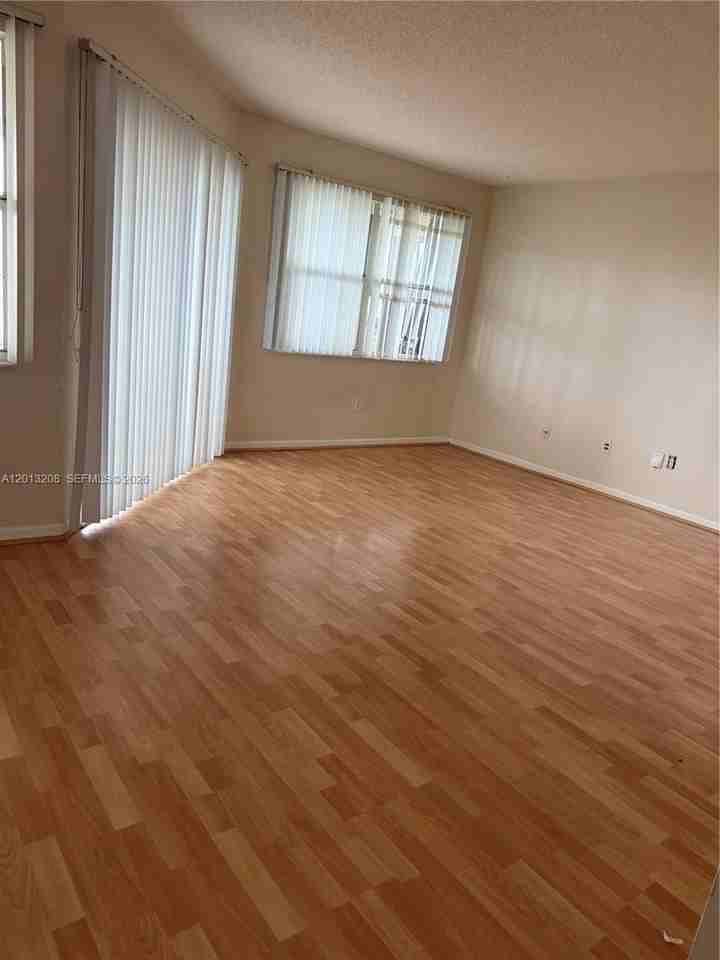 2260 Se 27th Dr #204E - Photo 7 of 16