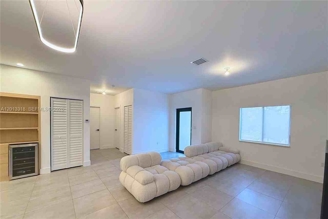 233 Nw 120th St - Photo 2 of 12