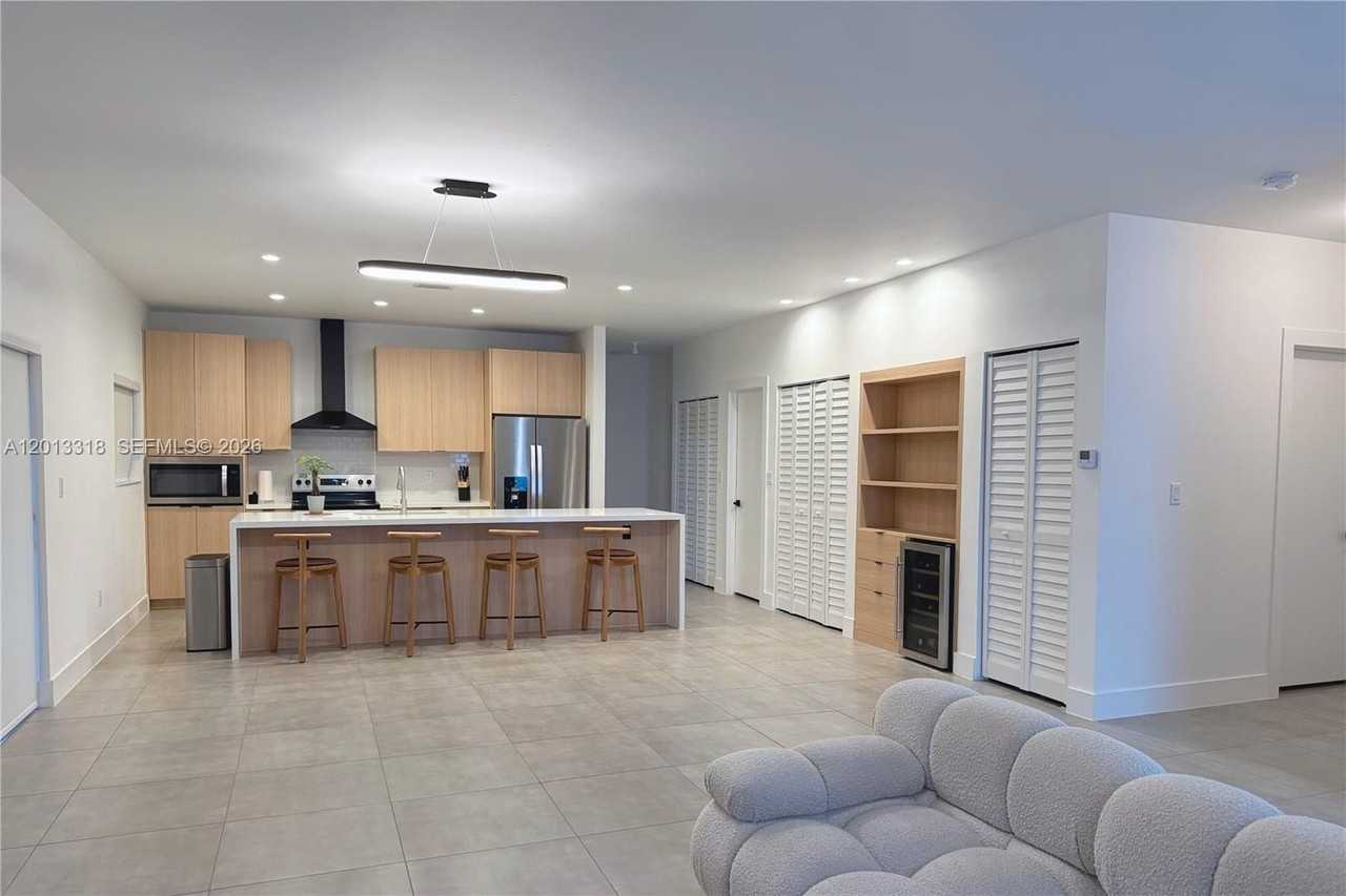 233 Nw 120th St - Photo 3 of 12