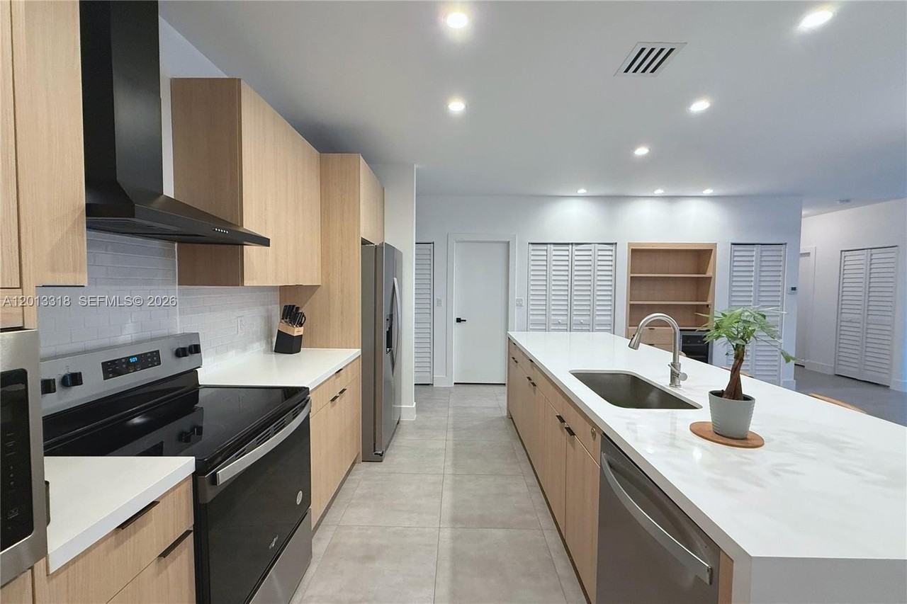 233 Nw 120th St - Photo 4 of 12