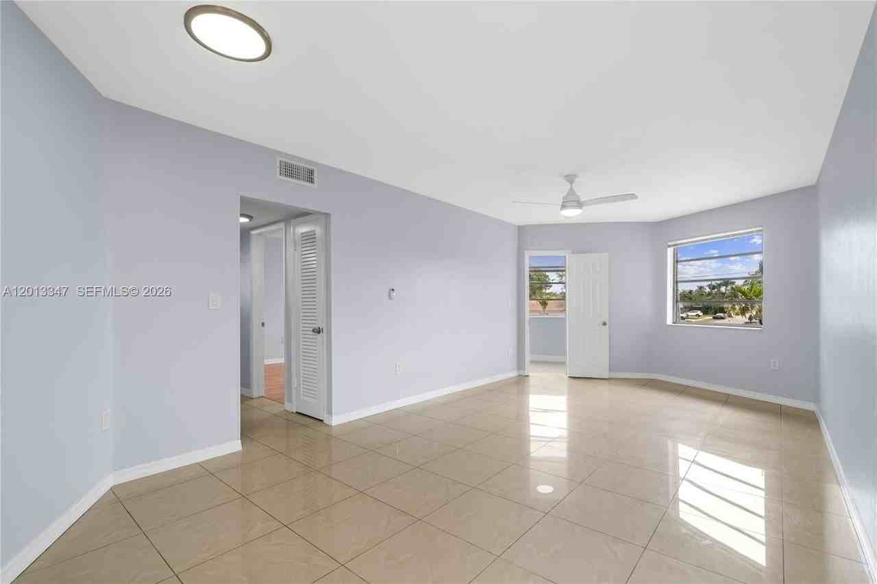 18638 Ne 18th Ave #244 - Photo 6 of 29