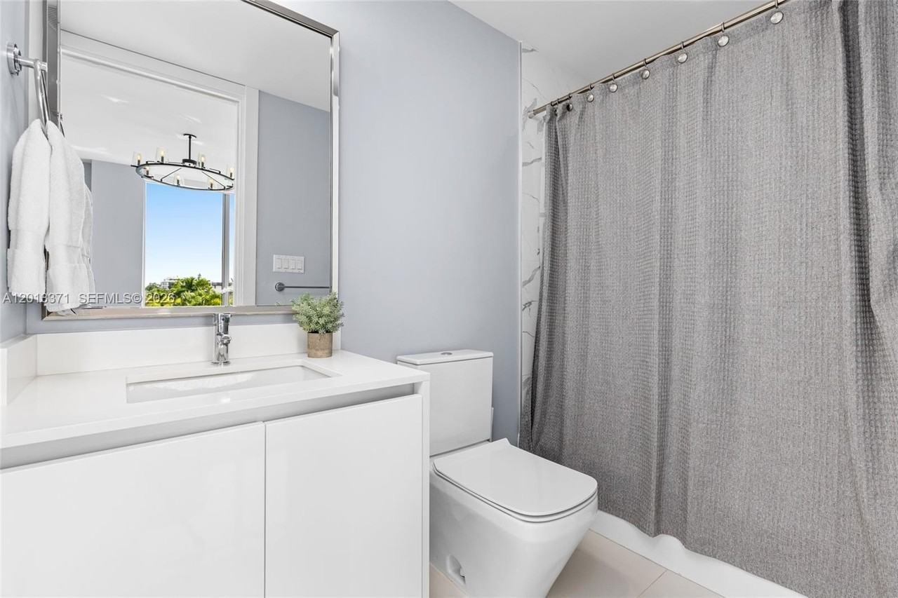 133 Isle Of Venice Dr #4B - Photo 5 of 50