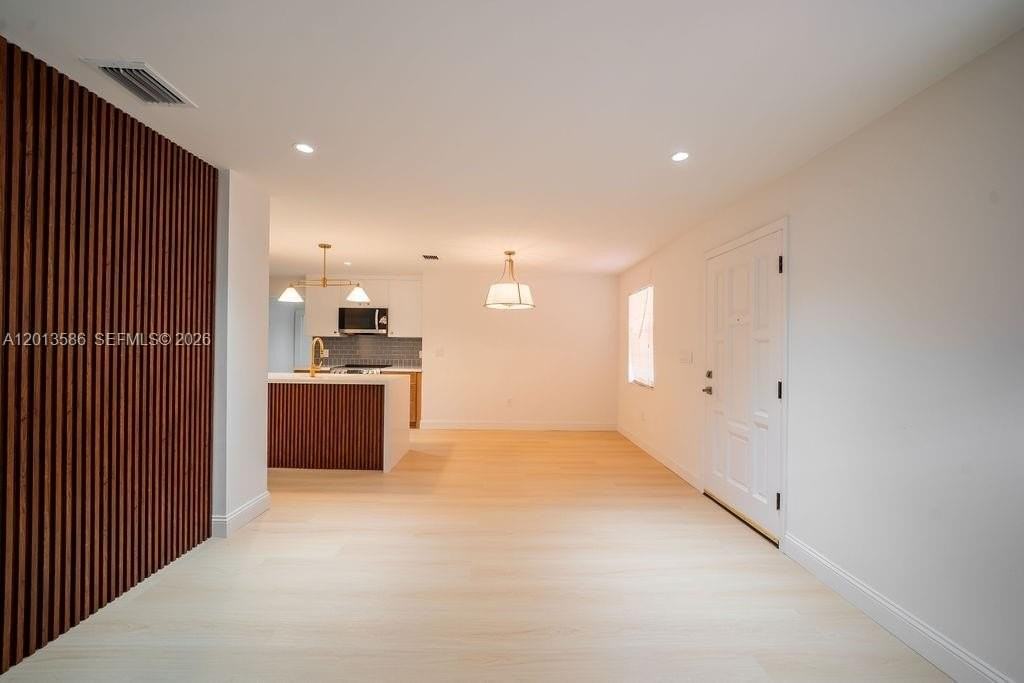 1550 S Greenway Dr - Photo 2 of 50