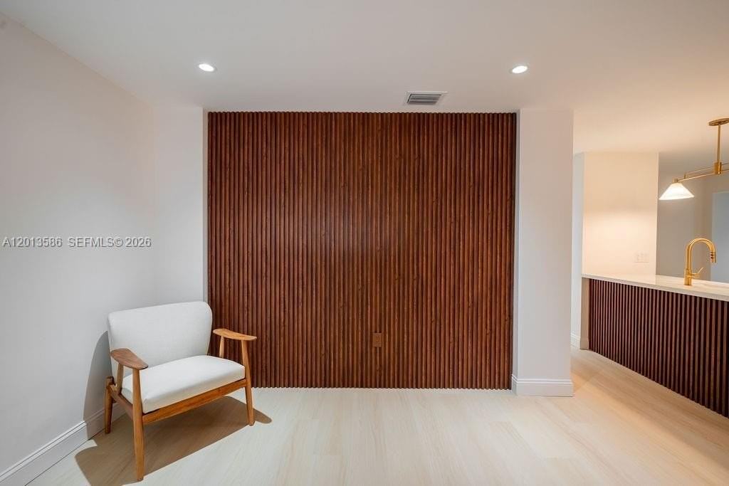 1550 S Greenway Dr - Photo 4 of 50