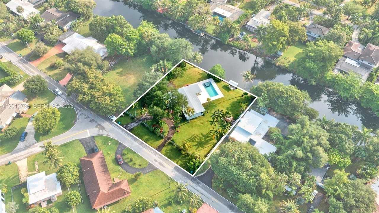 11665 W Biscayne Canal Rd - Photo 6 of 50