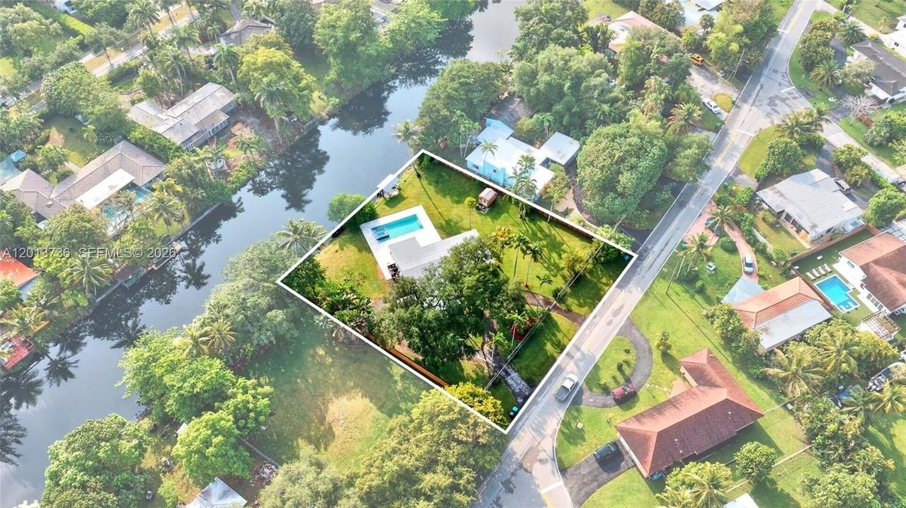 11665 W Biscayne Canal Rd - Photo 7 of 50
