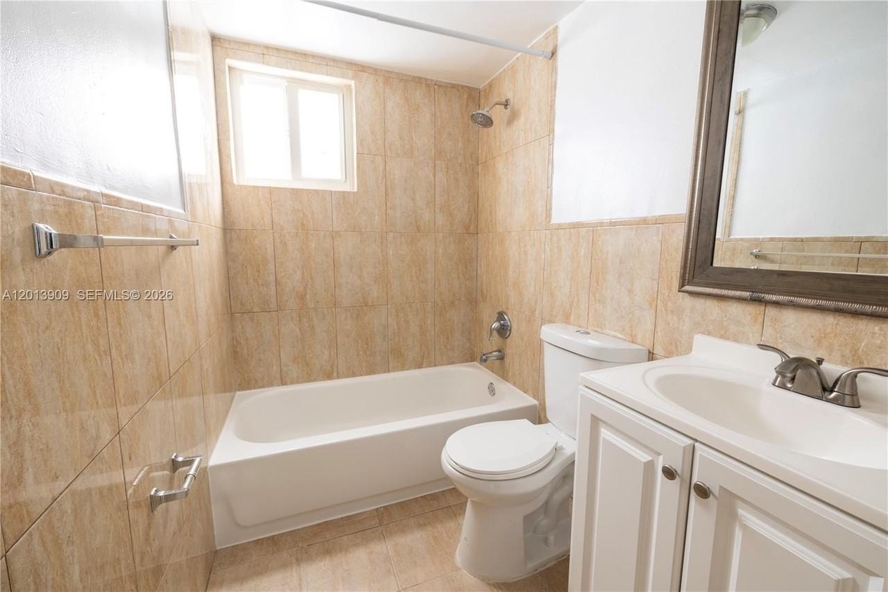 1091 Sw 4th St #1 - Photo 2 of 24