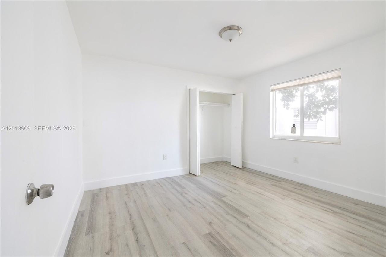 1091 Sw 4th St #1 - Photo 5 of 24