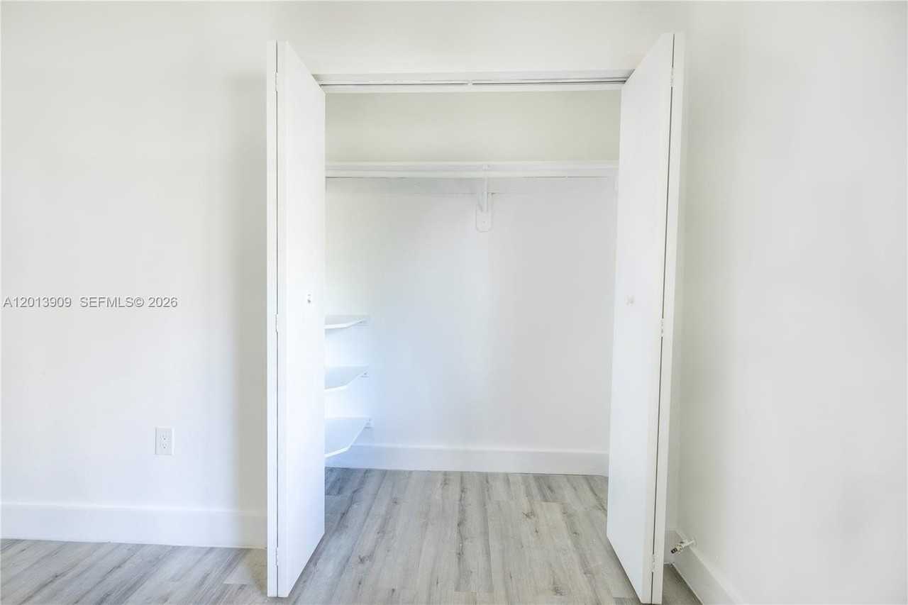 1091 Sw 4th St #1 - Photo 7 of 24