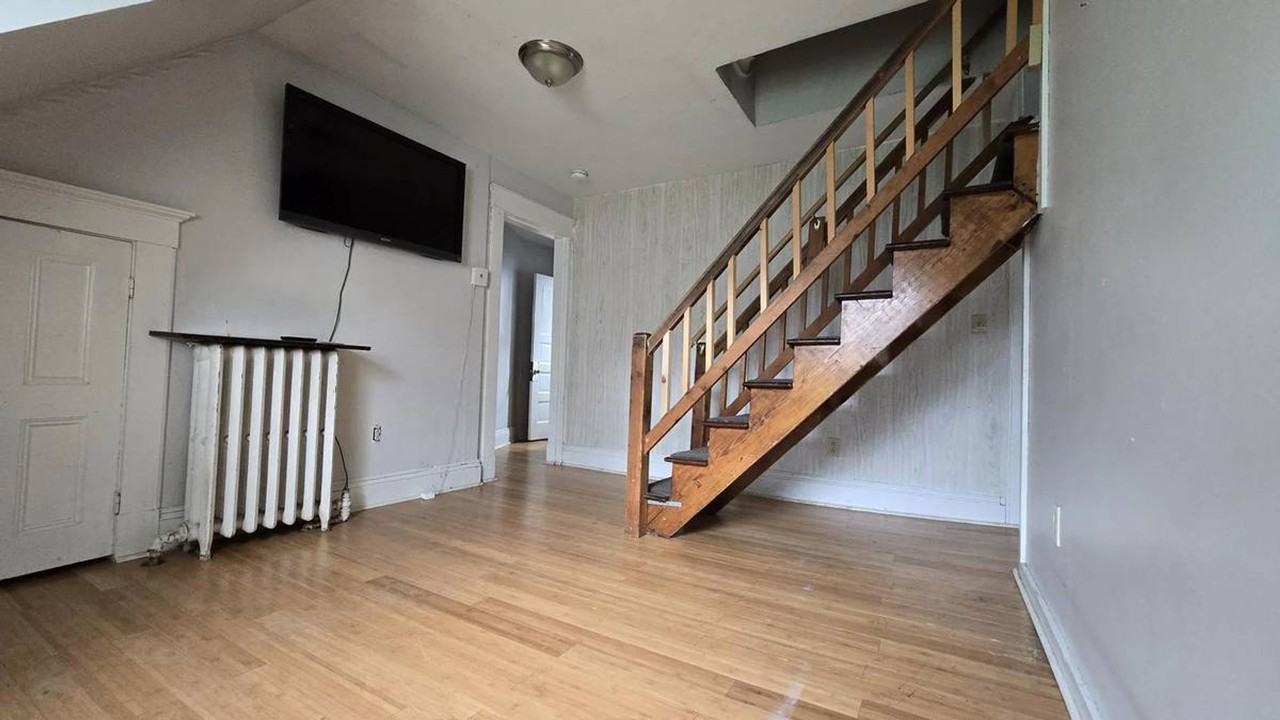 45 45 North Winooski Avenue - Upstairs Bedroom - Photo 2 of 7