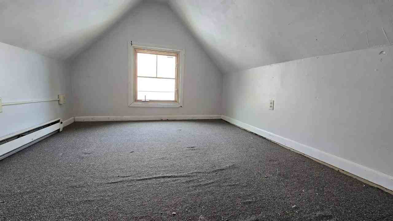 45 45 North Winooski Avenue - Upstairs Bedroom - Photo 4 of 7