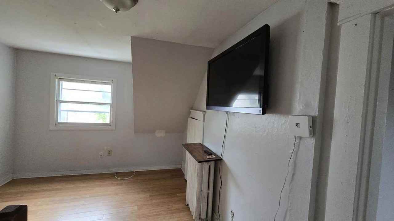 45 45 North Winooski Avenue - Upstairs Bedroom - Photo 5 of 7