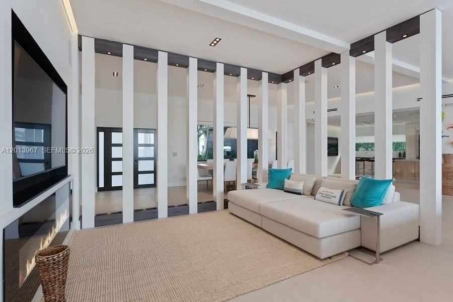 7972 Biscayne Point Cir - Photo 4 of 26