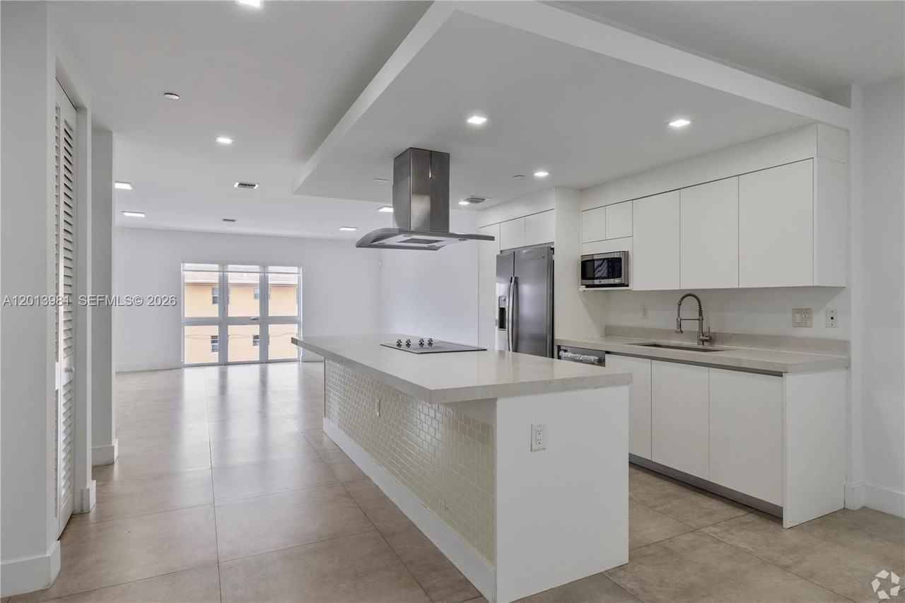 434 Sw 10th St #A - Photo 2 of 23