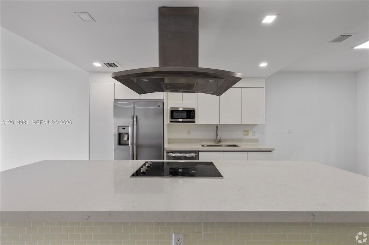434 Sw 10th St #A - Photo 4 of 23
