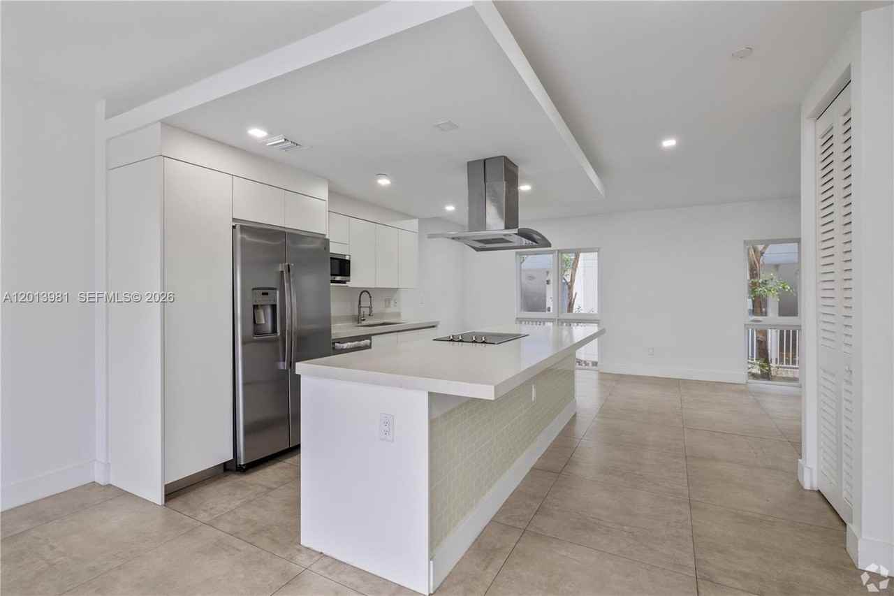 434 Sw 10th St #A - Photo 5 of 23