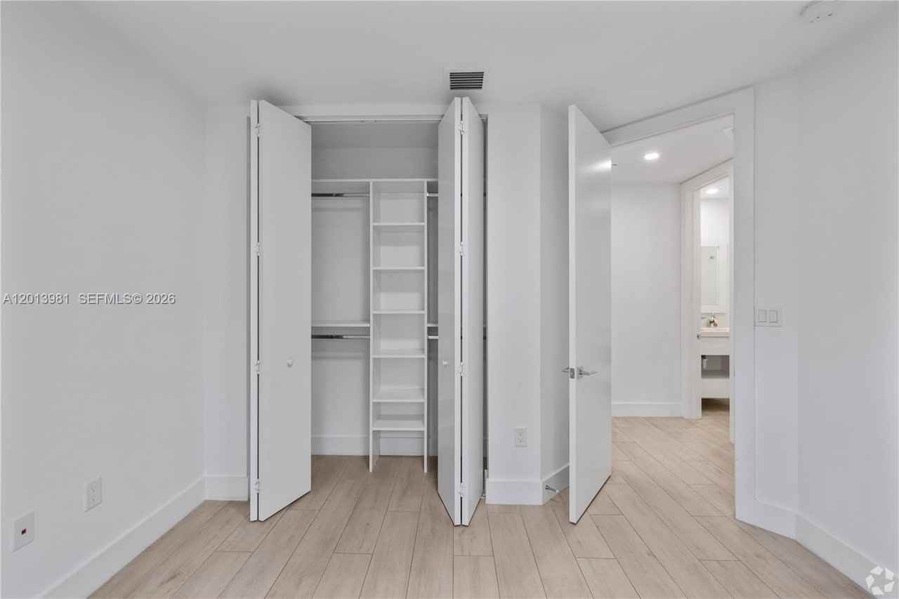 434 Sw 10th St #A - Photo 7 of 23