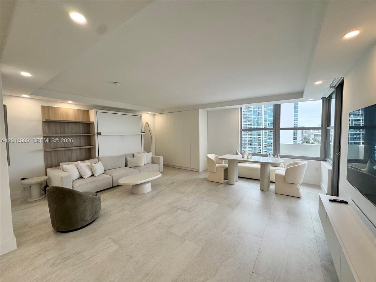 2899 Collins Ave #1414 - Photo 2 of 10