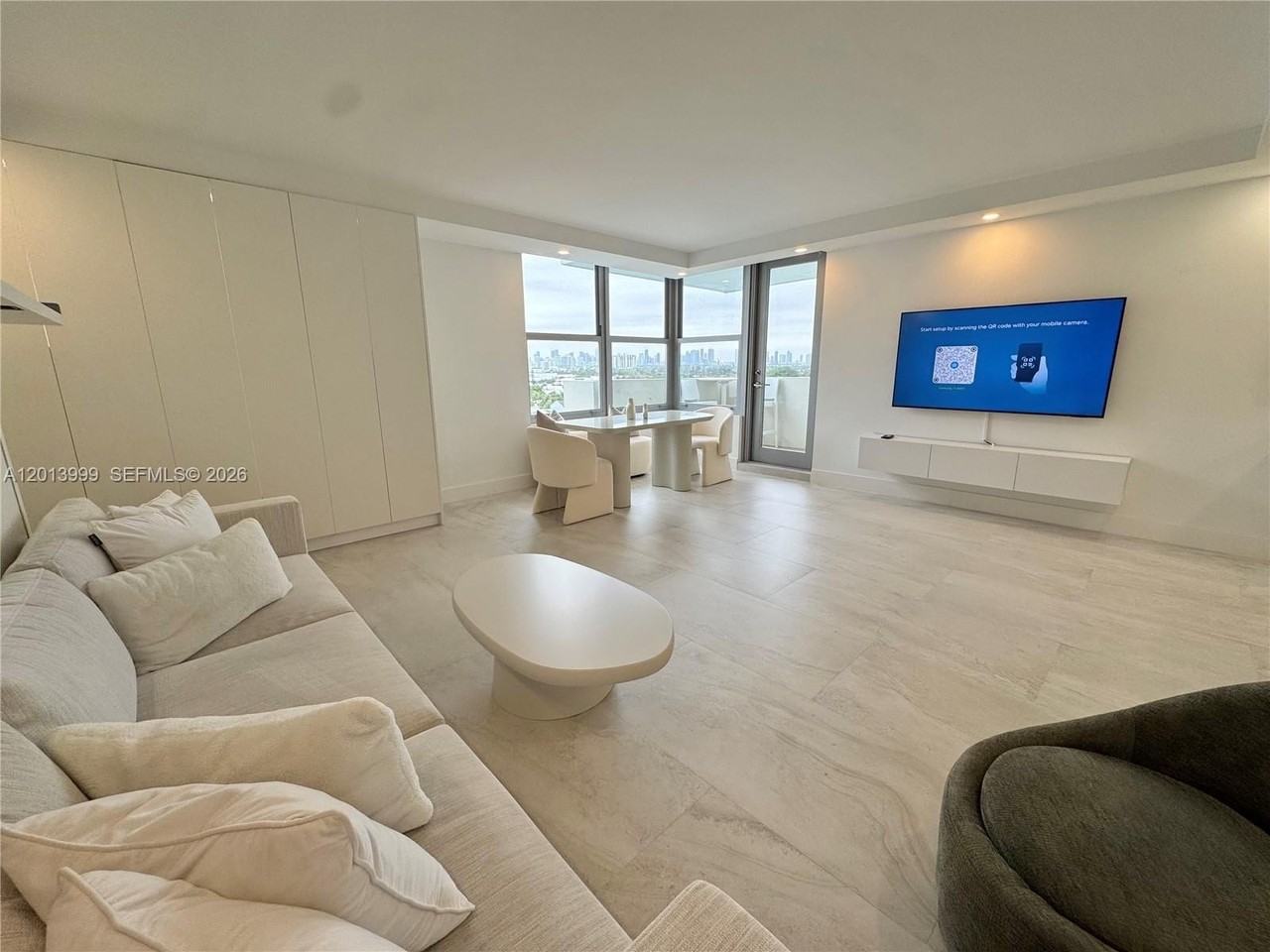 2899 Collins Ave #1414 - Photo 3 of 10