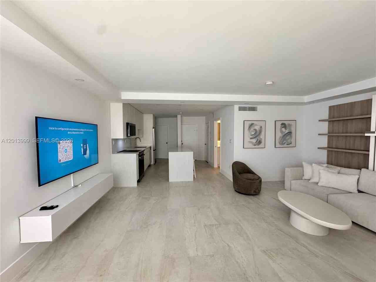 2899 Collins Ave #1414 - Photo 5 of 10