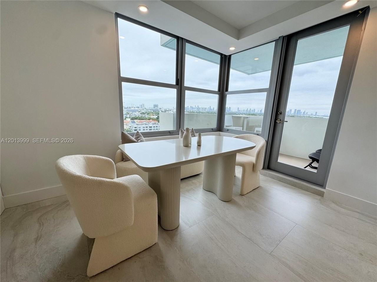 2899 Collins Ave #1414 - Photo 7 of 10