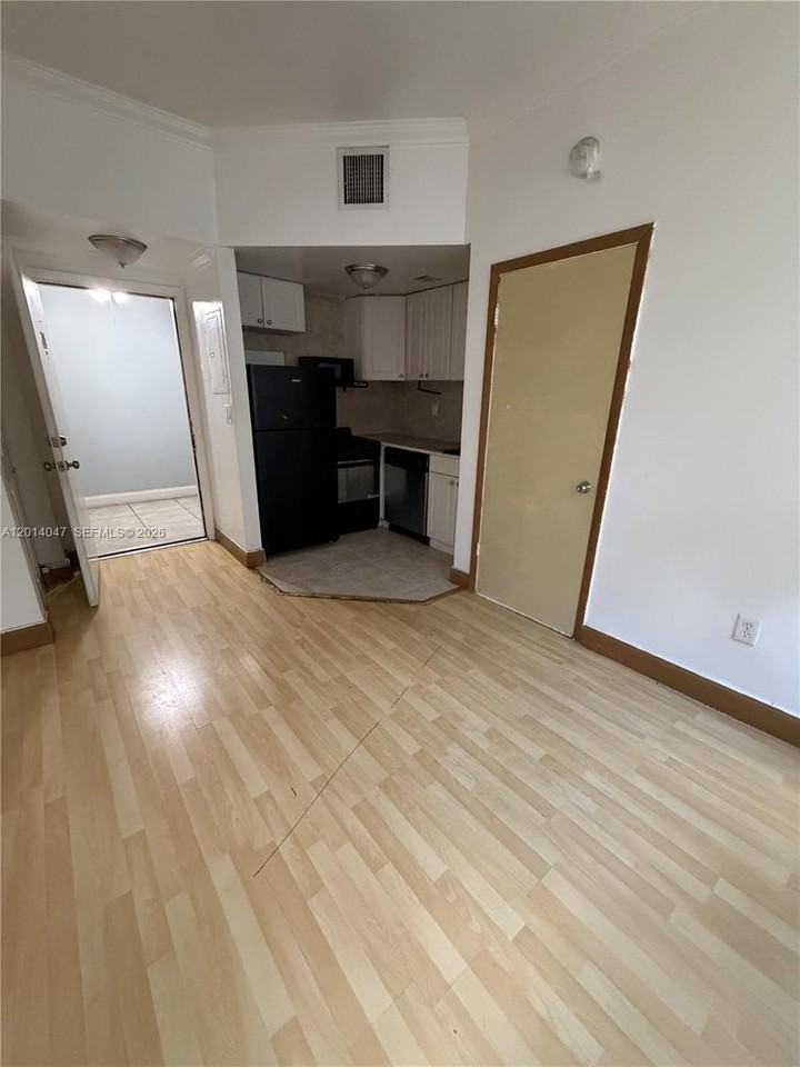 1342 Drexel Ave #205 - Photo 2 of 6