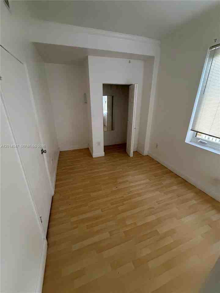 1342 Drexel Ave #205 - Photo 5 of 6