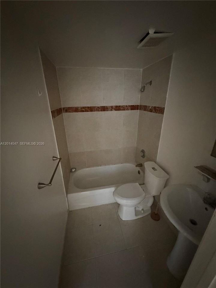 1342 Drexel Ave #205 - Photo 6 of 6