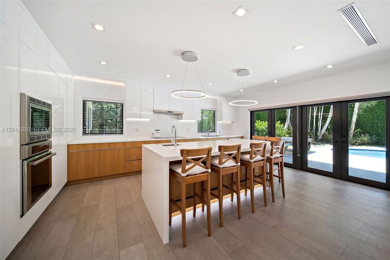 1117 Alfonso Ave - Photo 5 of 17