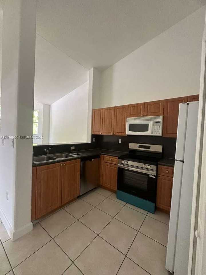 2755 Se 16th Ave #200 - Photo 2 of 15