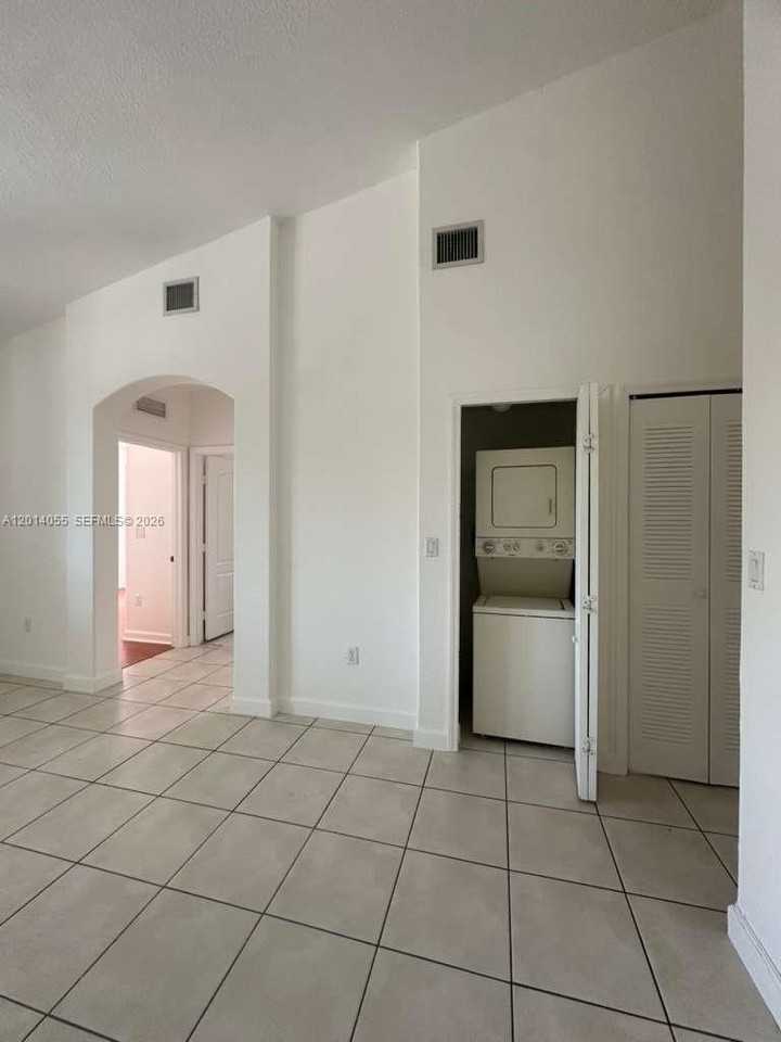 2755 Se 16th Ave #200 - Photo 5 of 15