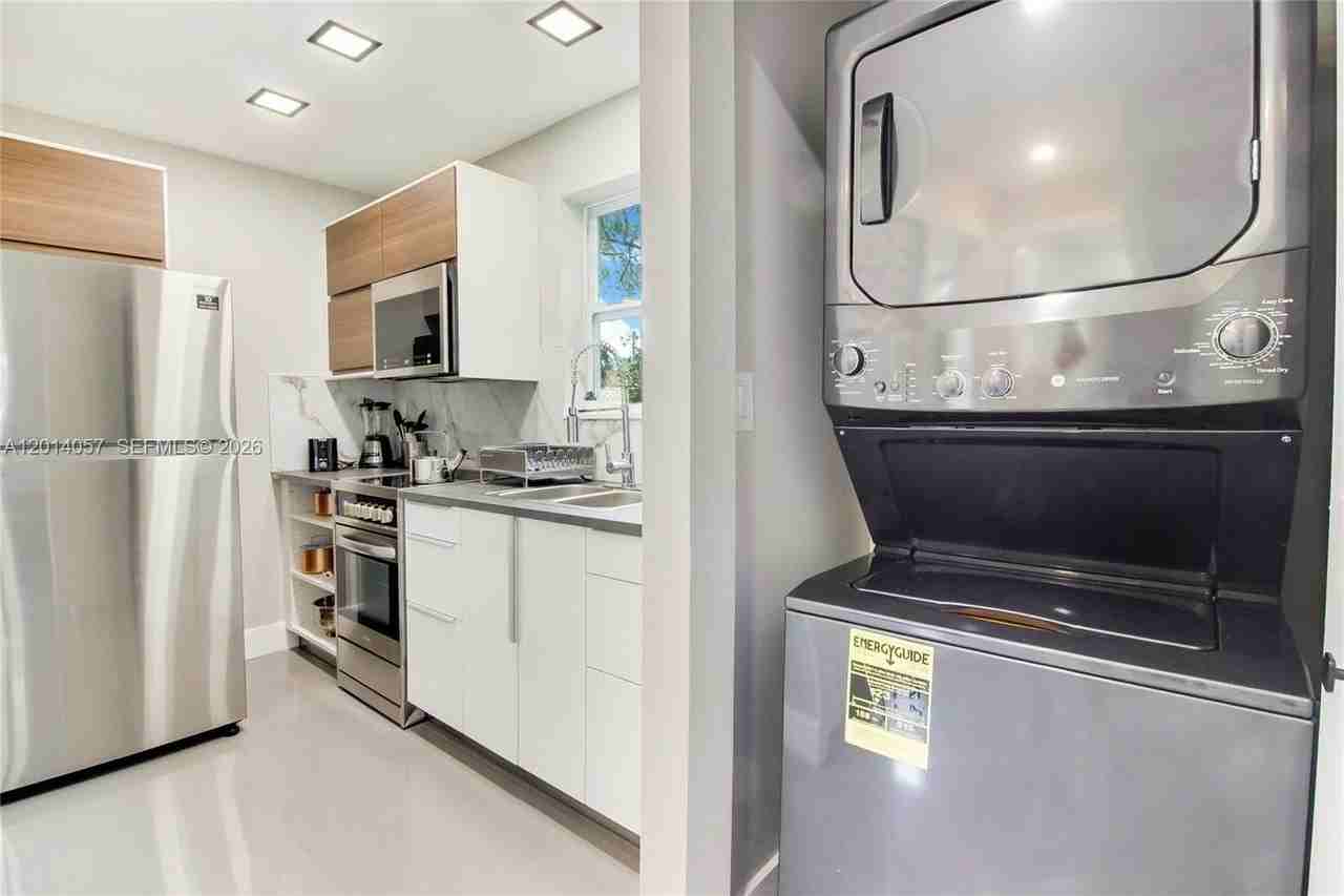 5530 Nw 5th Ave - Photo 2 of 10