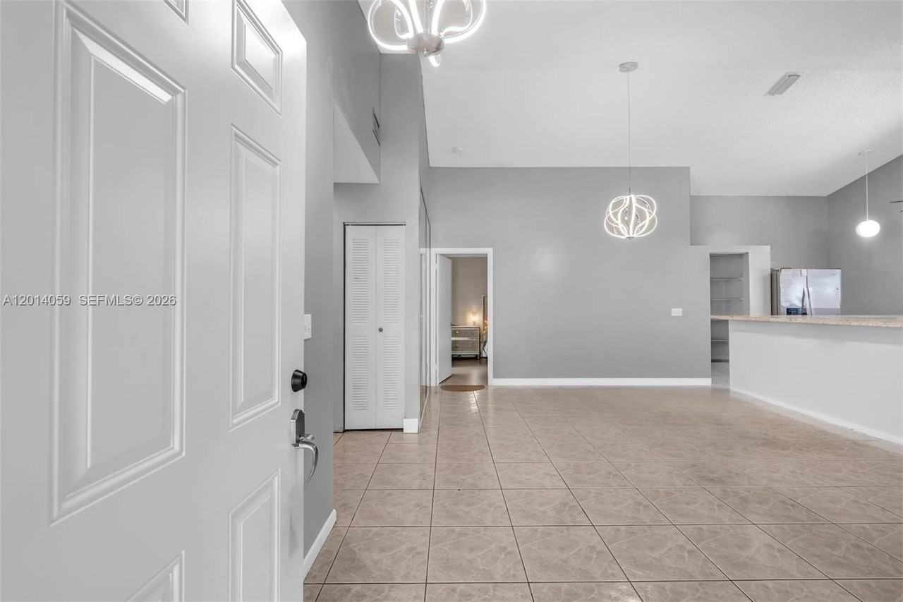 1308 E Glen Oak Rd #1308 - Photo 3 of 46