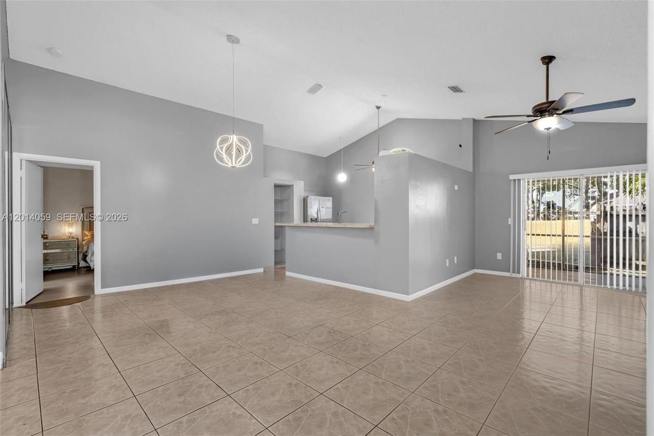 1308 E Glen Oak Rd #1308 - Photo 4 of 46