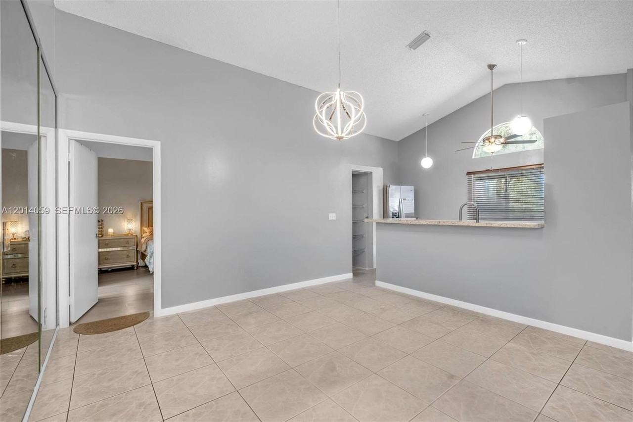 1308 E Glen Oak Rd #1308 - Photo 6 of 46