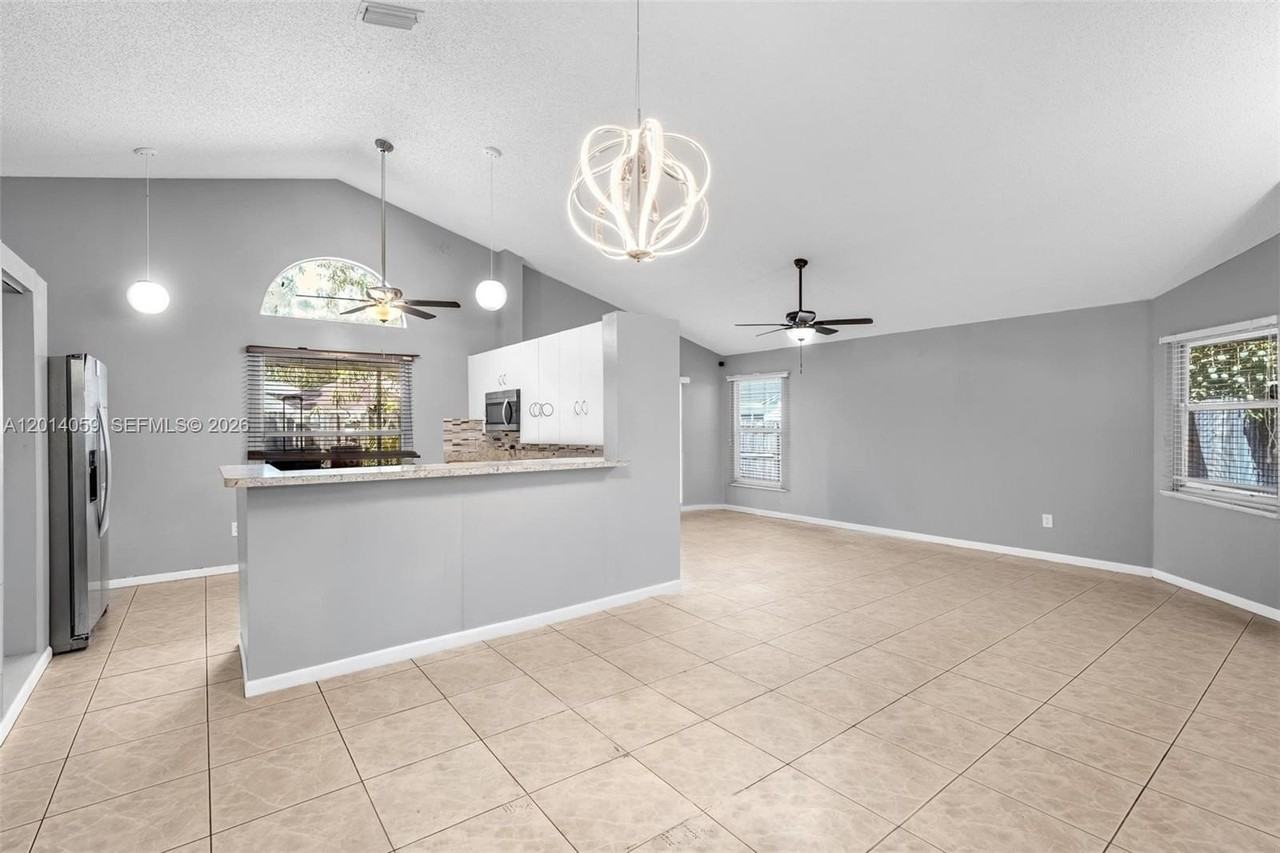 1308 E Glen Oak Rd #1308 - Photo 7 of 46