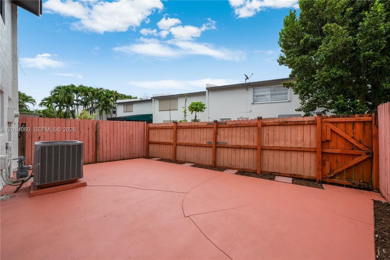 6929 Sw 110th Ave #6929 - Photo 4 of 33