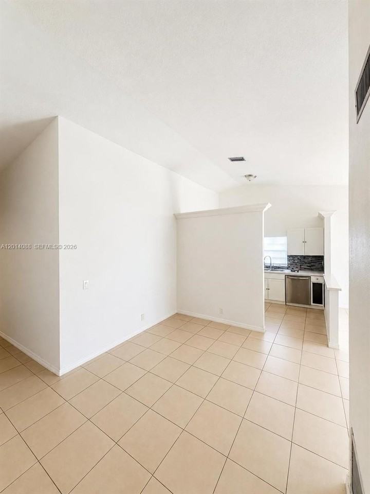 10559 La Placida Dr - Photo 3 of 13