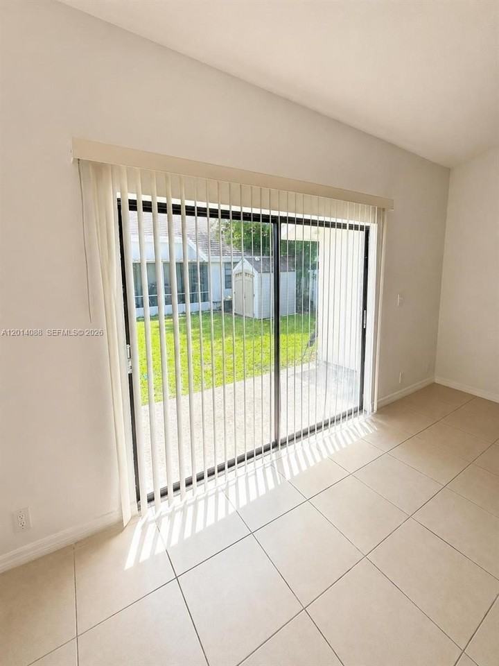 10559 La Placida Dr - Photo 4 of 13