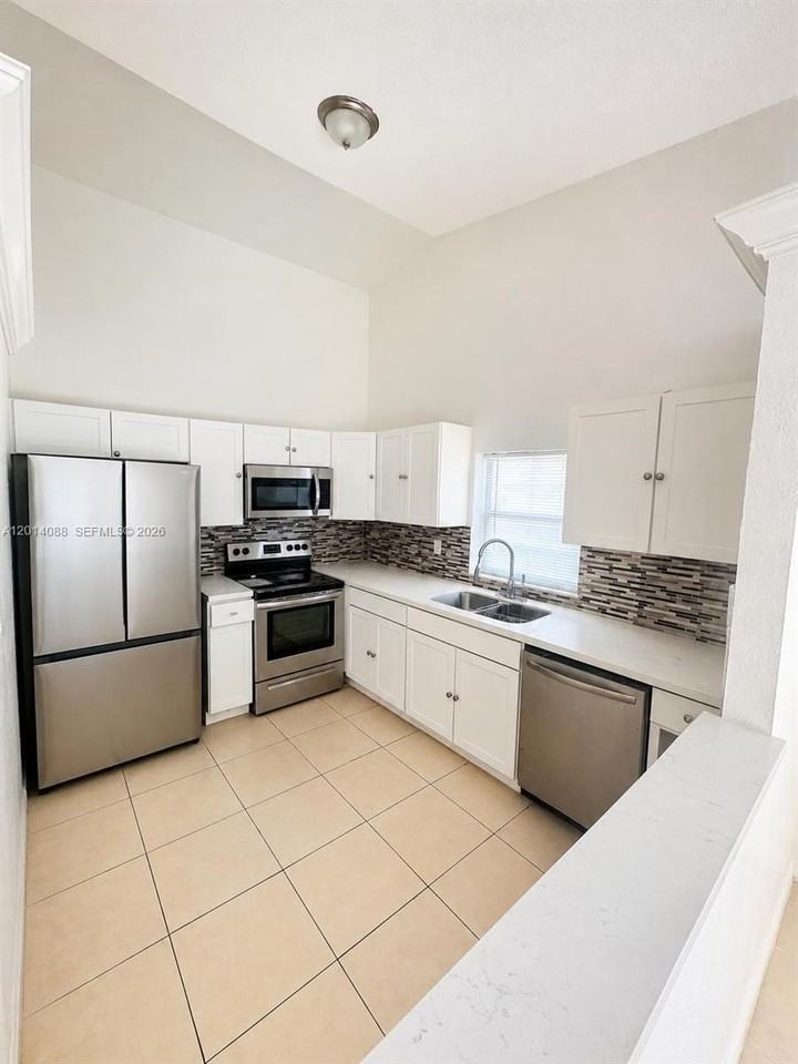 10559 La Placida Dr - Photo 5 of 13