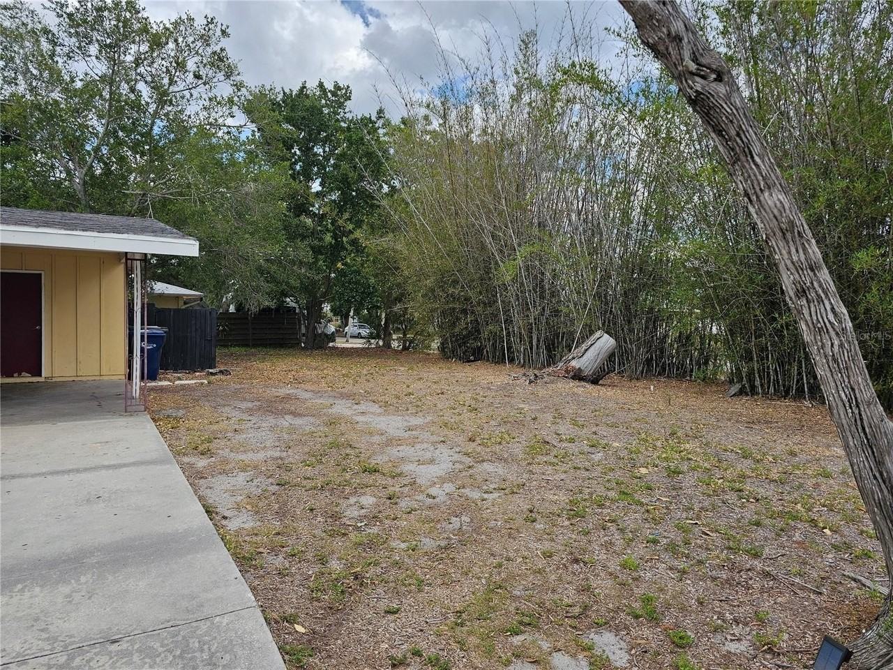 7409 Manatee St - Photo 2 of 26