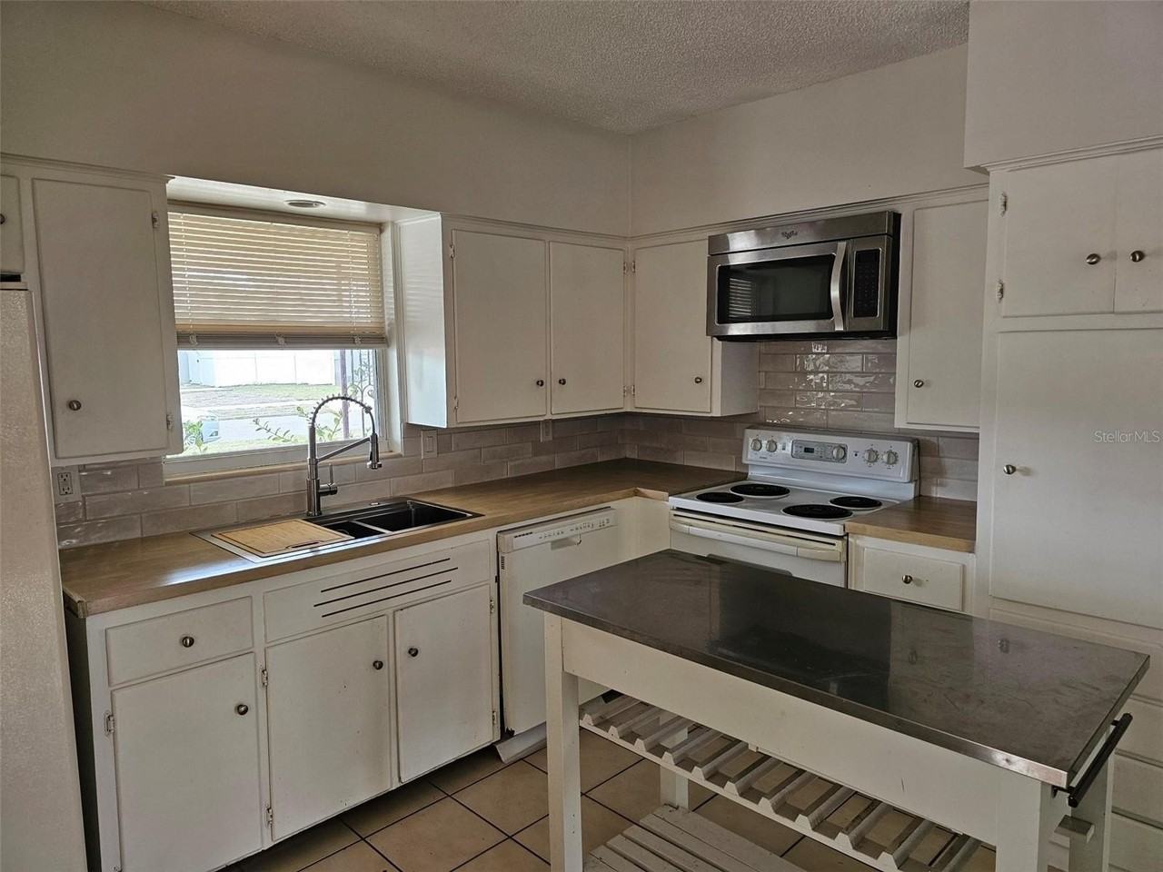 7409 Manatee St - Photo 3 of 26