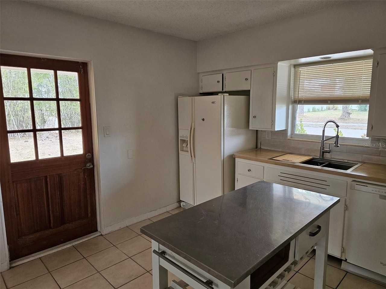 7409 Manatee St - Photo 4 of 26