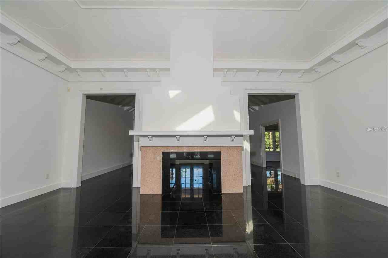 533 S Center St - Photo 7 of 22