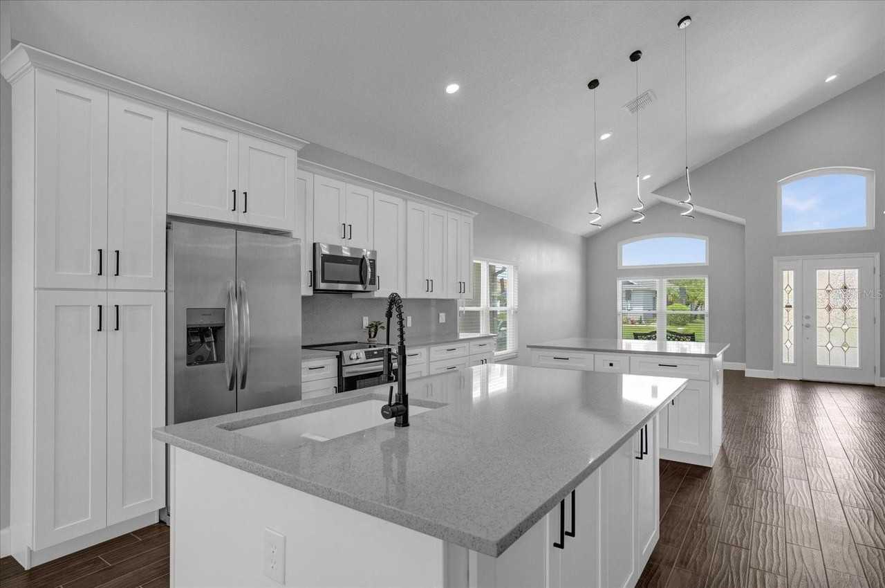 2806 Moultrie Creek Dr - Photo 3 of 33
