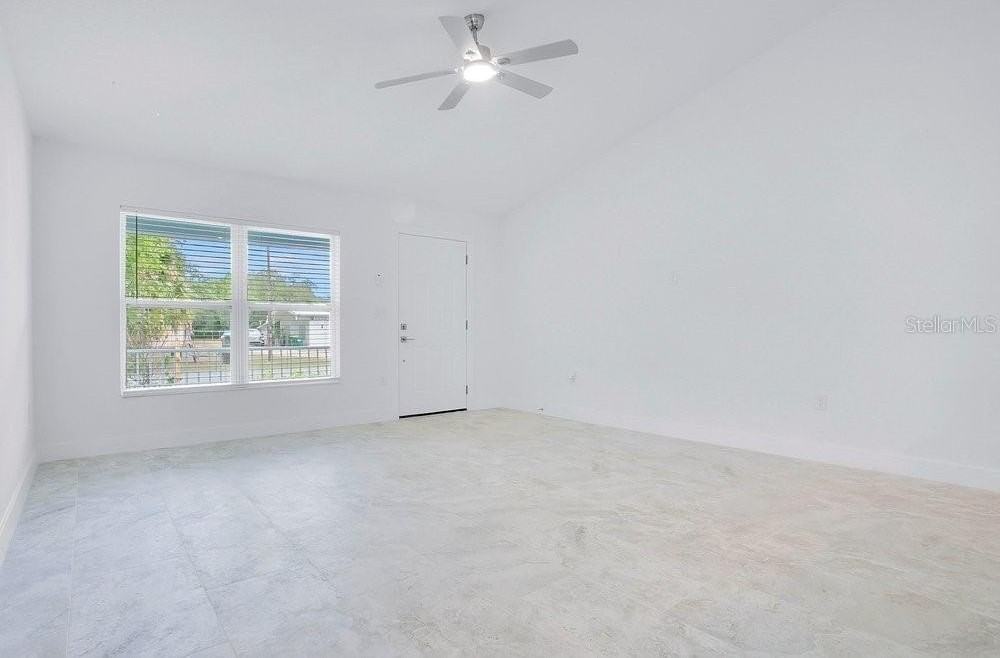 865 Dunbar St - Photo 2 of 26