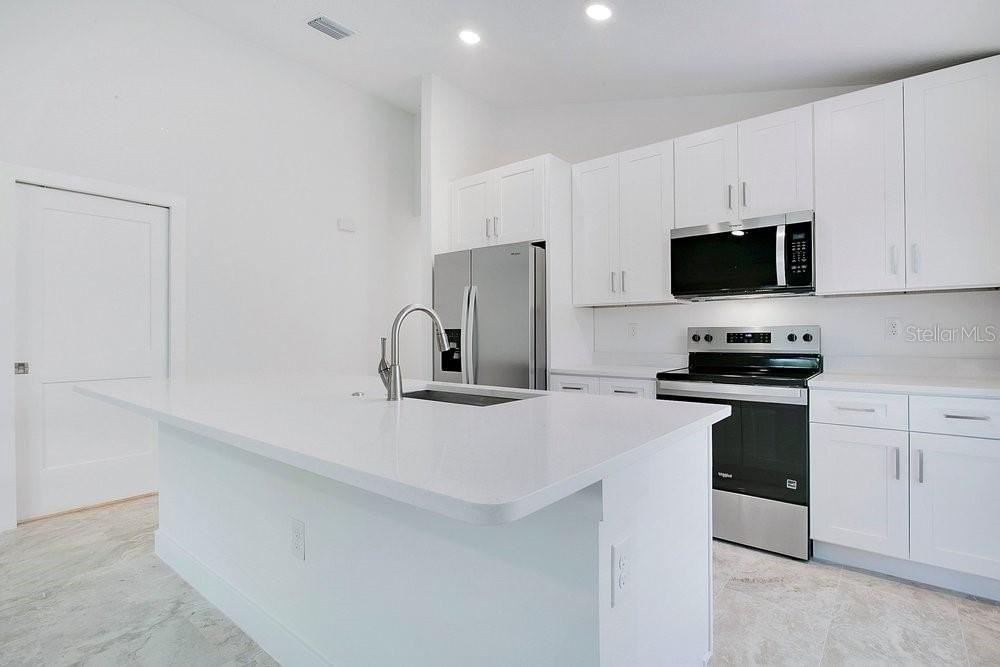 865 Dunbar St - Photo 5 of 26